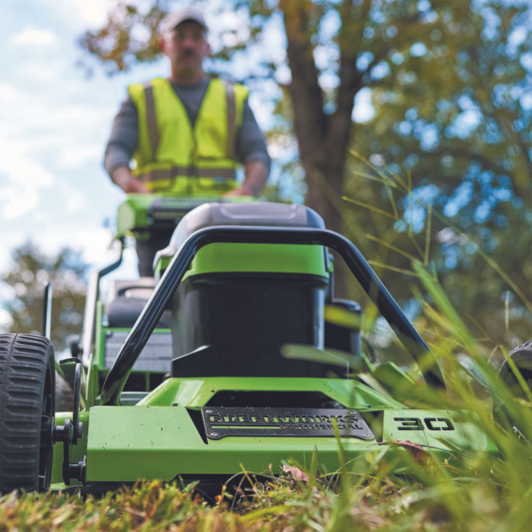 Greenworks 30″ Self-Propelled Lawnmower