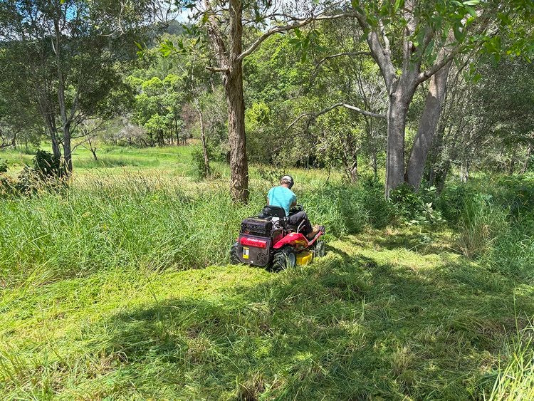 Razorback CMX2304 (Vanguard Engine) Ride On Mower