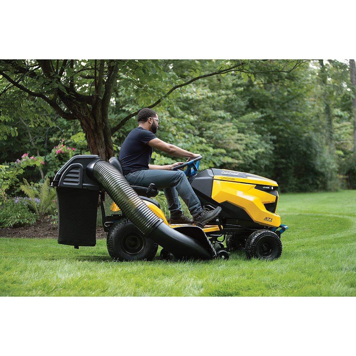 Cub Cadet XT1 LT 42 E Electric Ride-on Ride On Mower