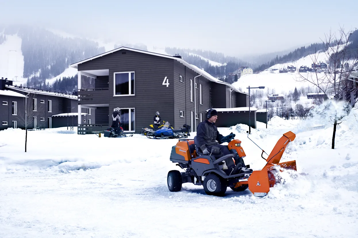 Husqvarna P 524 Ride On Mower
