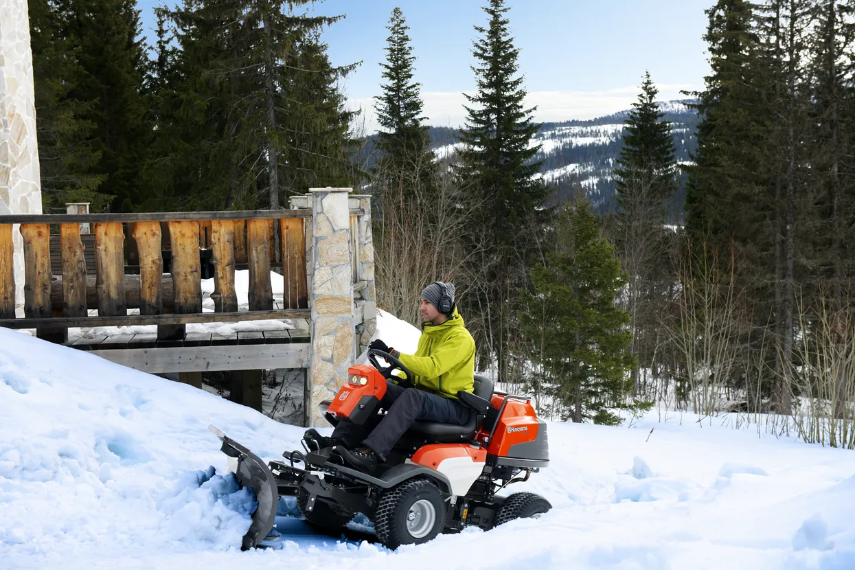 Husqvarna P 524 Ride On Mower