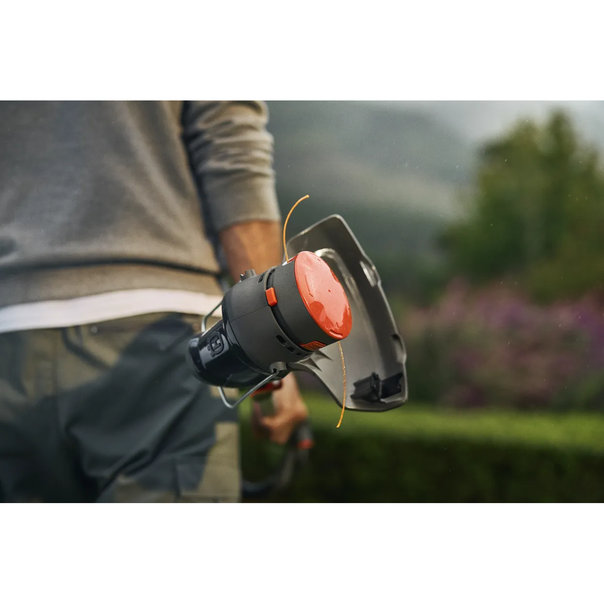 Husqvarna Aspire™ Trimmer 18V With 2.5Ah Battery and 2.5Ah Charger