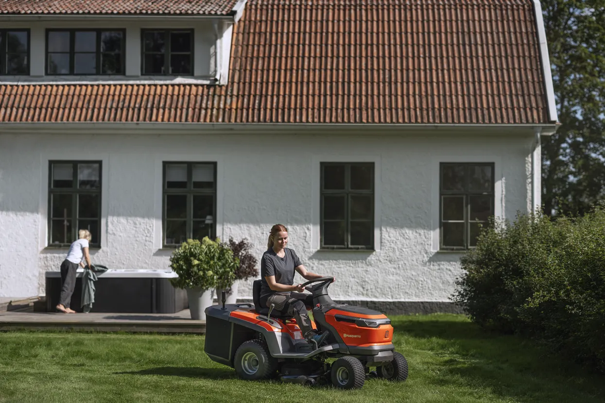 Husqvarna Battery Powered TC 100i Garden Tractor