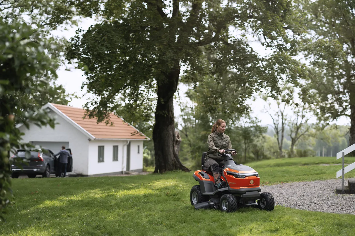 Husqvarna Battery Powered TS 100i Garden Tractor
