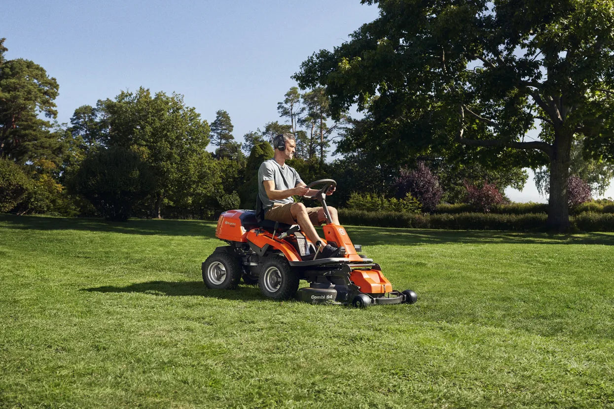 Husqvarna R 214TC Ride On Mower