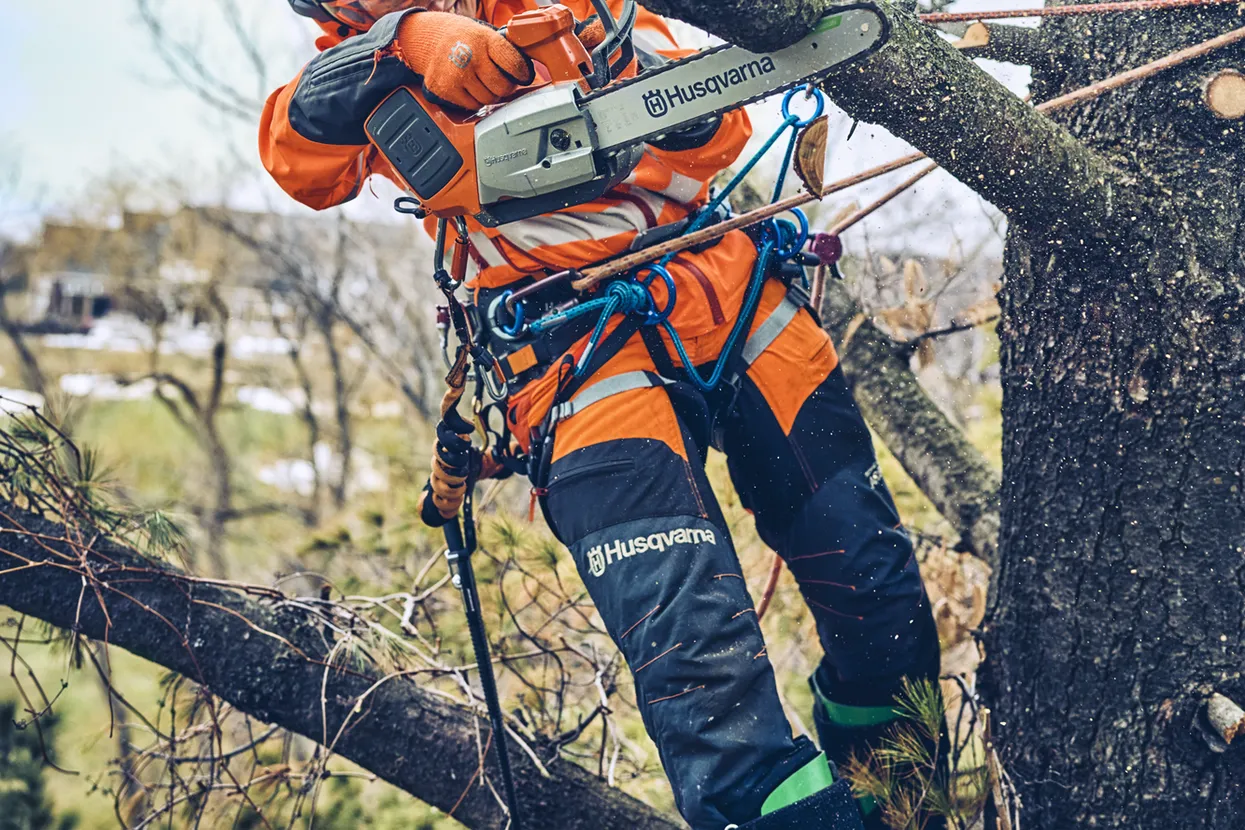 Husqvarna T542i XP® Battery Treecare Chainsaw