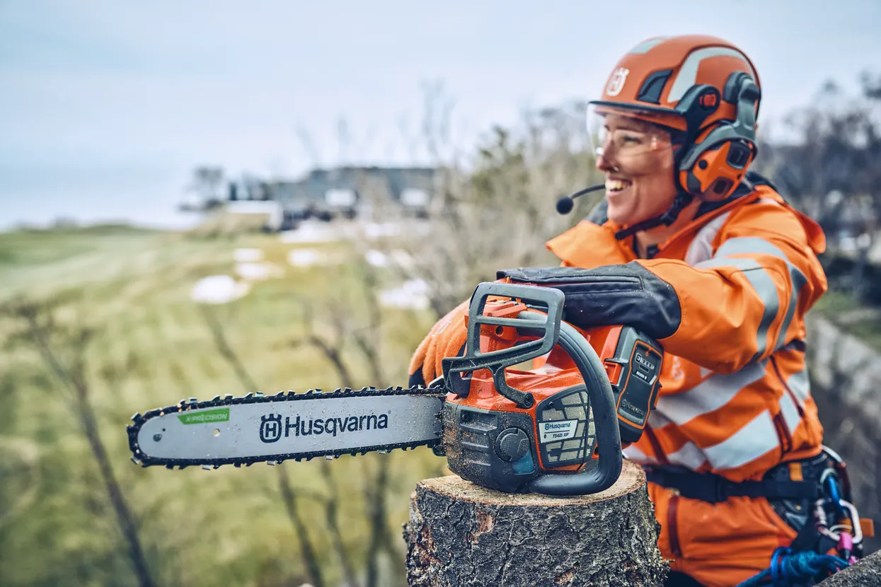 Husqvarna T542i XP® Battery Treecare Chainsaw