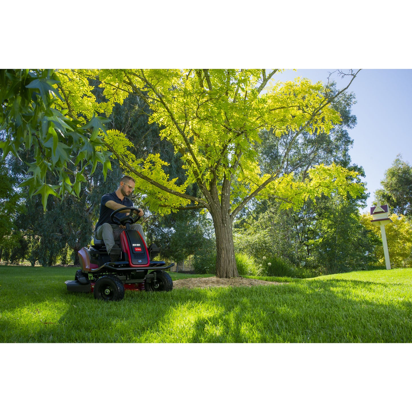 Toro eS3000SD 30" (75500) Battery Powered Ride-On Mower