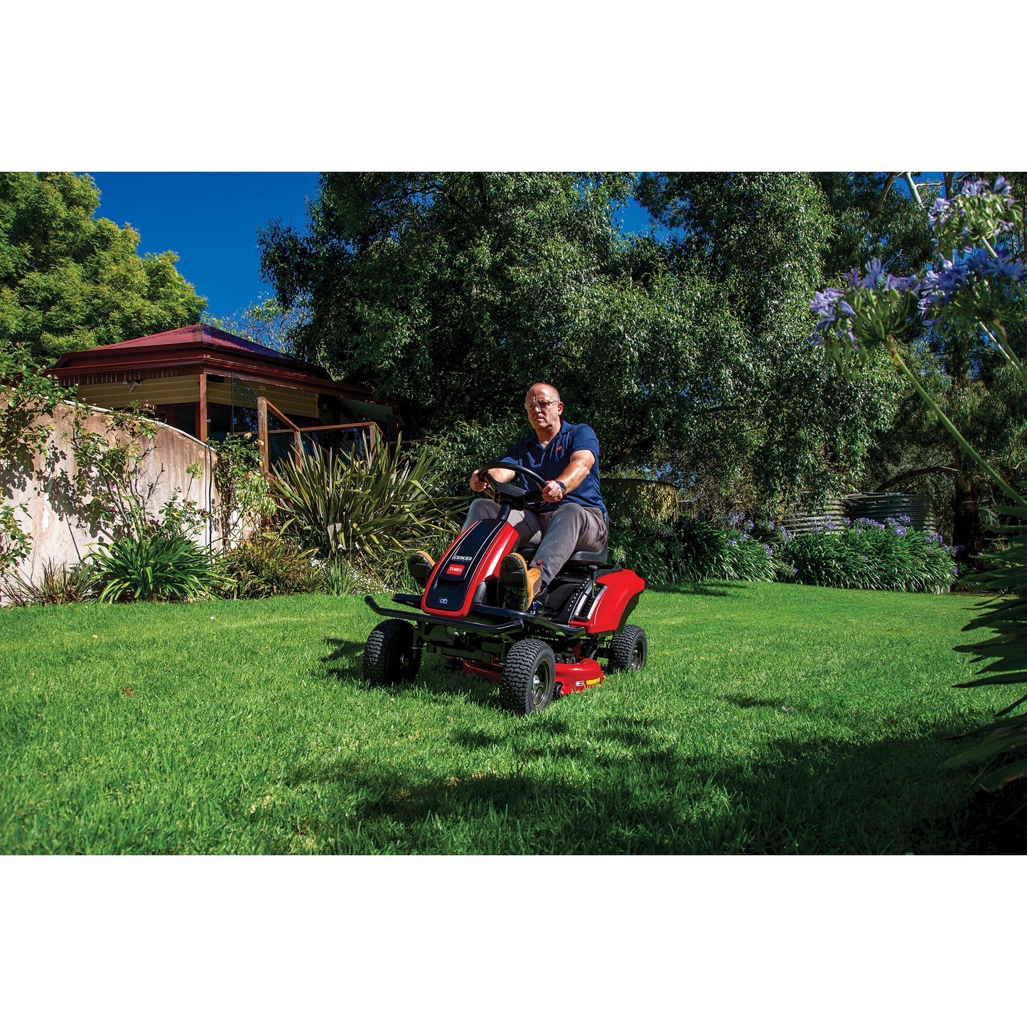 Toro eS3000SD 30" (75500) Battery Powered Ride-On Mower