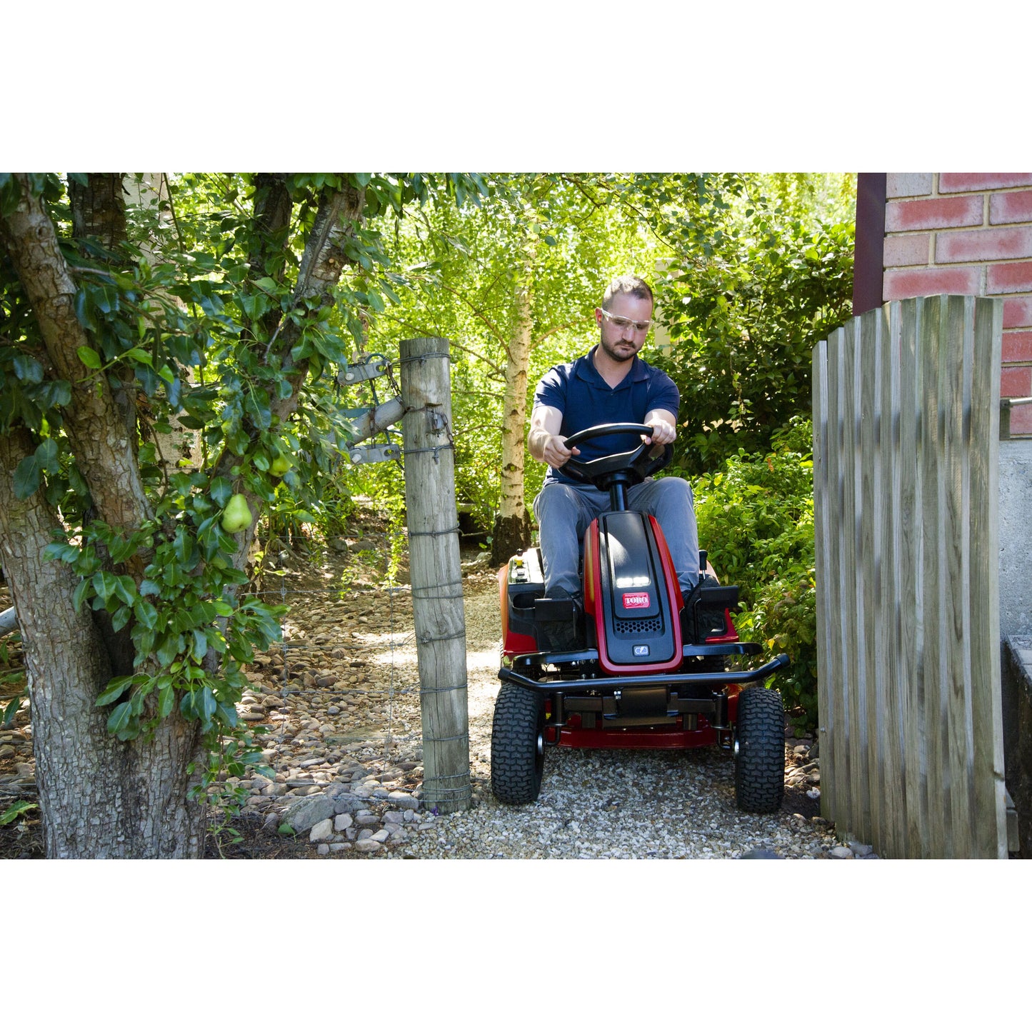 Toro eS3000SD 30" (75500) Battery Powered Ride-On Mower