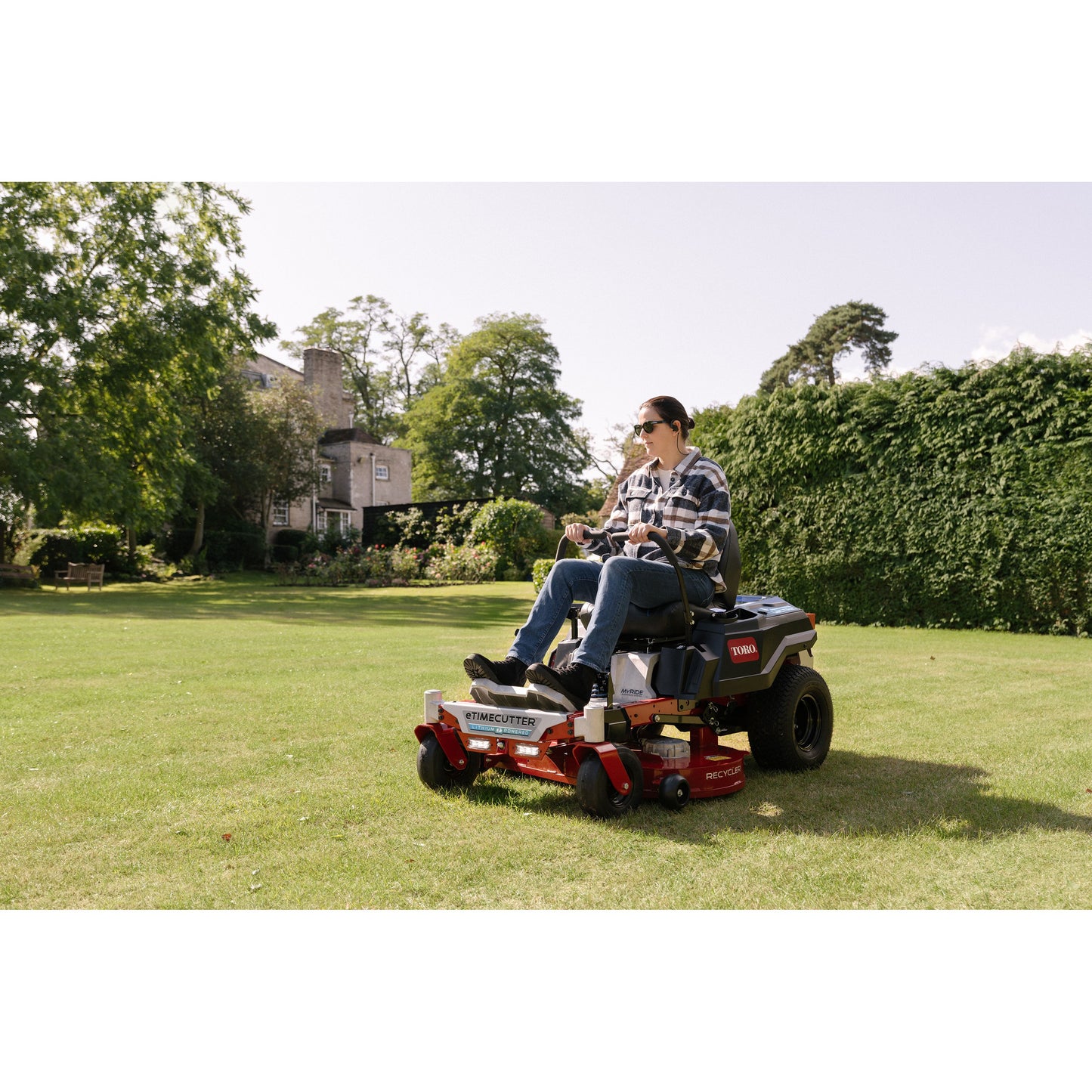 Toro 42" (75642) 60V eTimeCutter™ eMR4275 Battery Powered Ride-On Mower