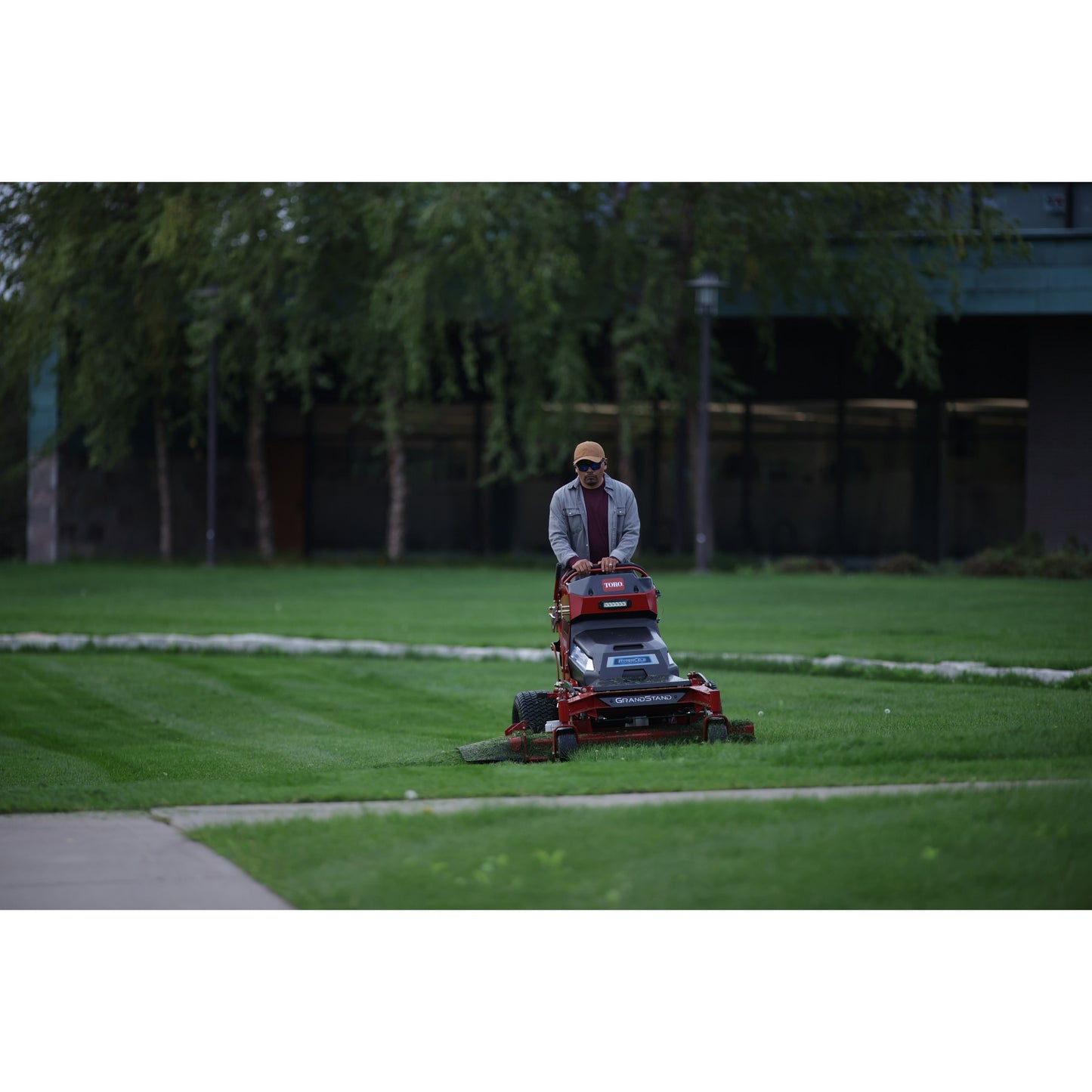 Toro 52" (18850TE) GrandStand® Revolution